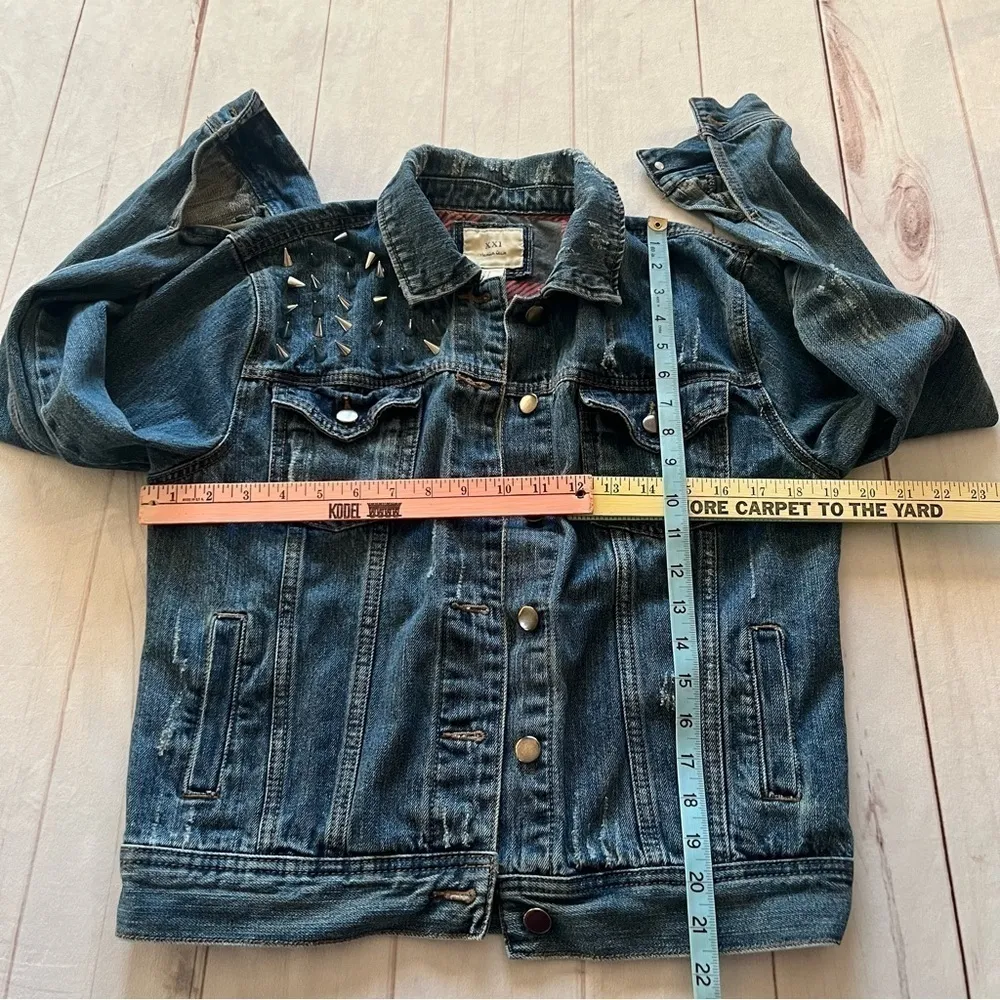 Forever 21 XXI Premium denim Gothic Distressed Studded Denim Jacket Sz S Skater - Image 8