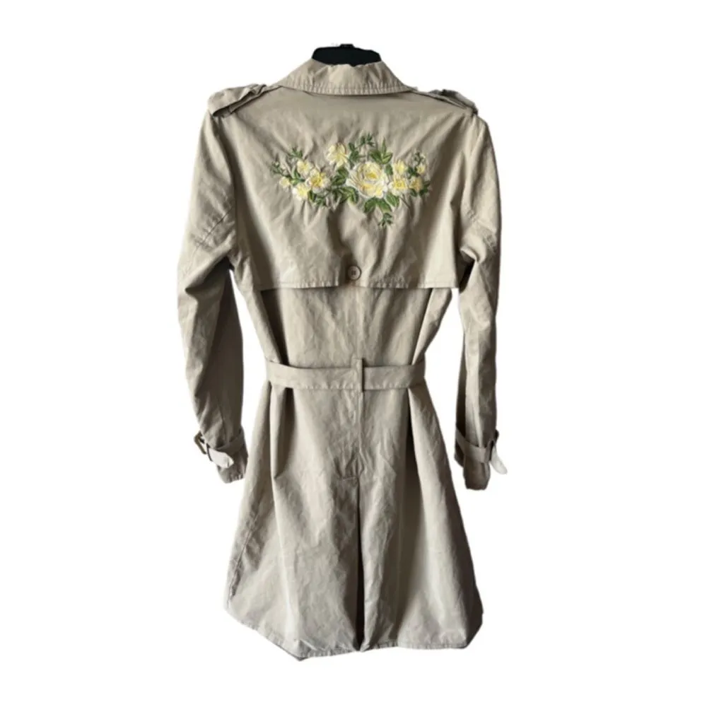SH|collection neutral tan embroidered floral back trench coat Size M - Image 6