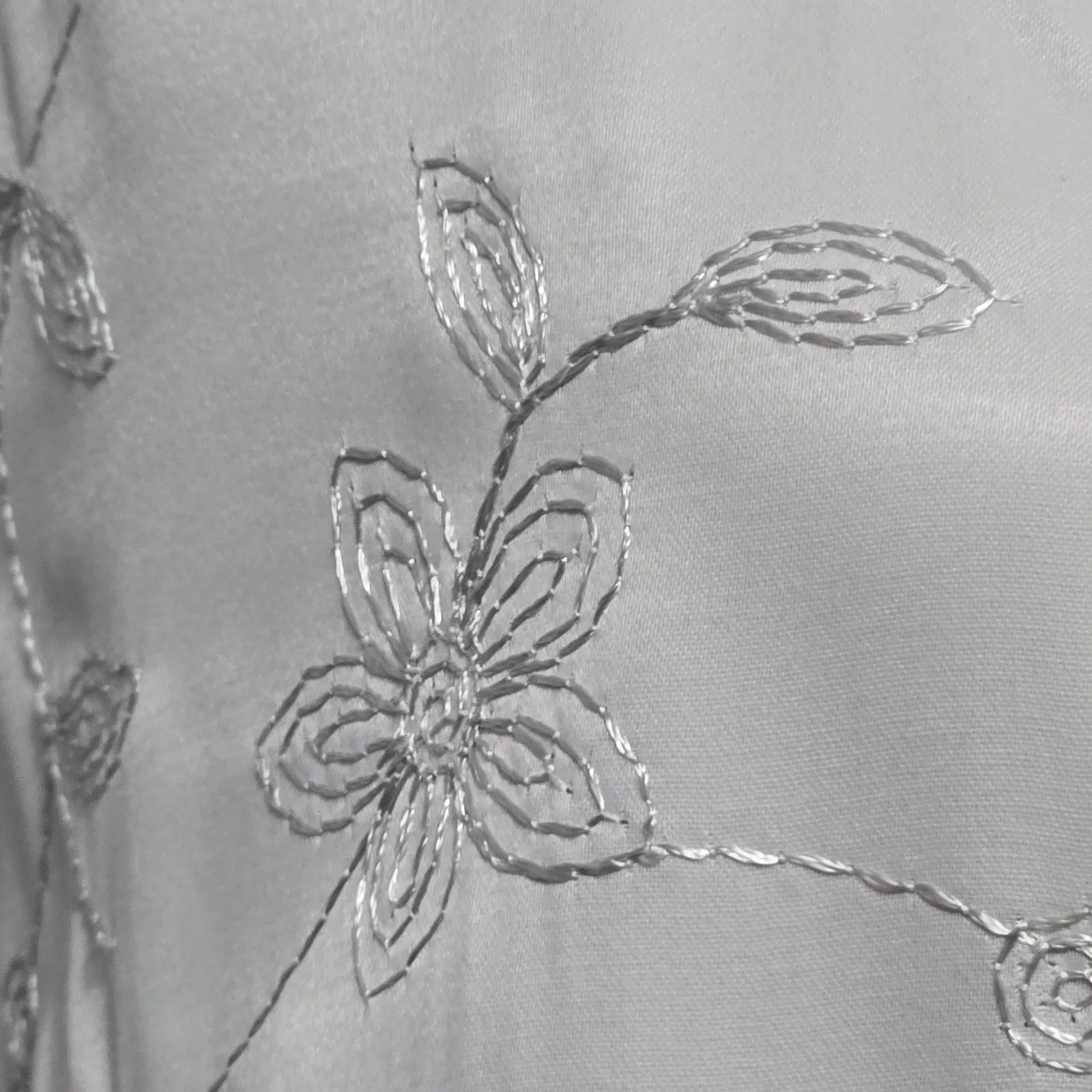 New York City Design Co 90s Silver Floral Beaded Satin Button Front Blouse 14 Gray - Image 3