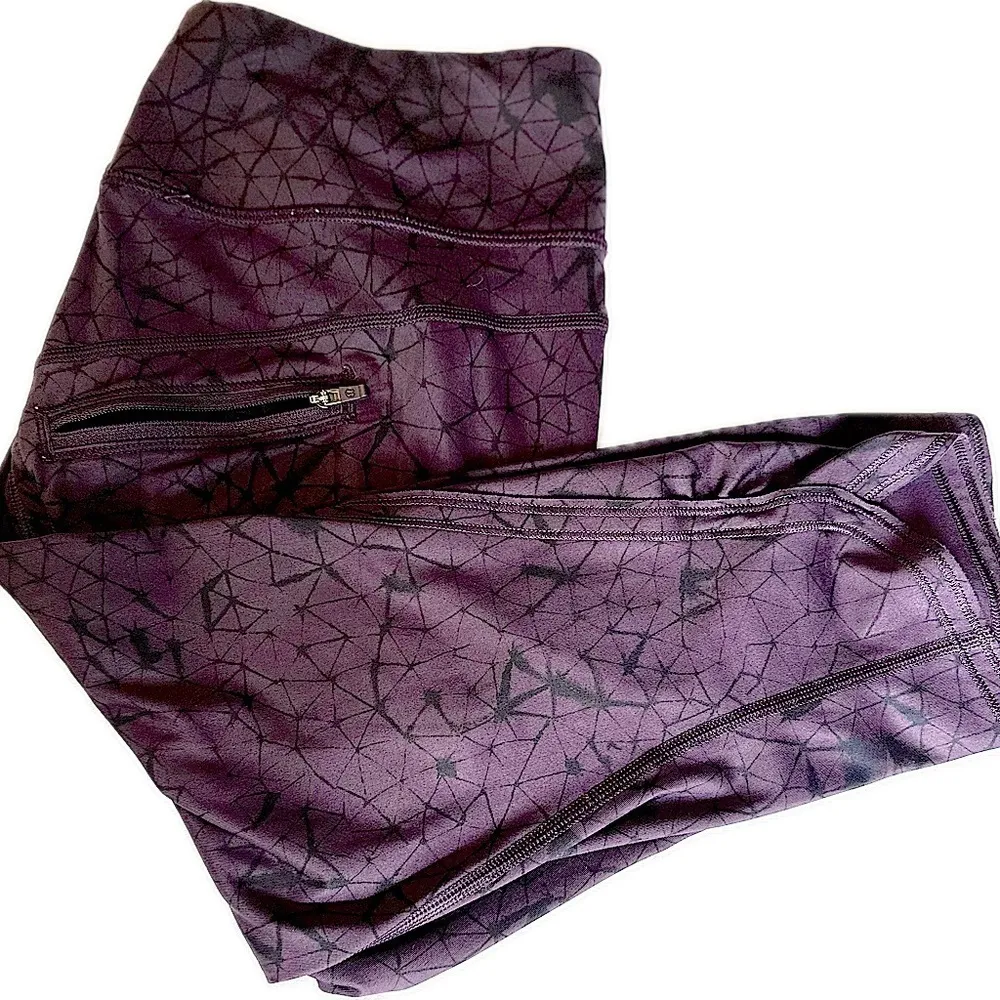 - LULULEMON star crossed pattern leggings Sz6 - Image 3