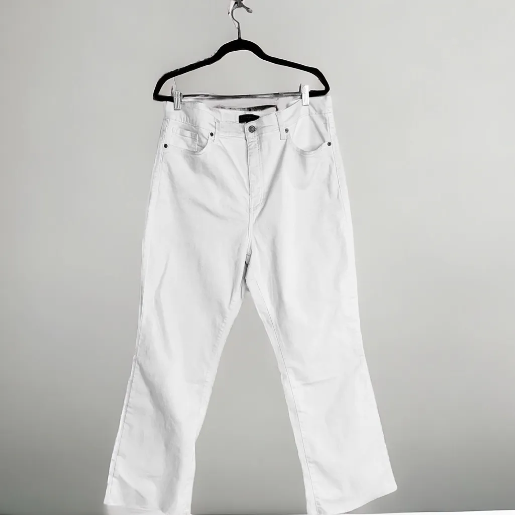 NWOT Banana Republic High Rise Frayed Hem Boot Cut  Jeans In Color Pure White - Image 4