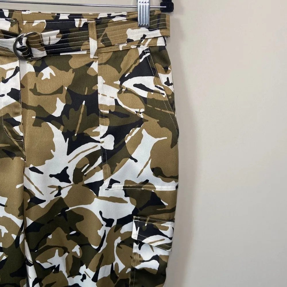 Chico’s Olive Green Camouflage Floral Print Cargo Cropped Pants Sz 0 - Image 5