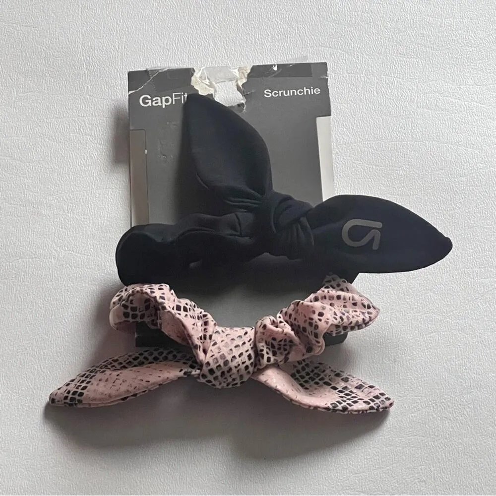 Gap  Women’s Two Pack Scrunchie  Hair Accessories Set - Image 2