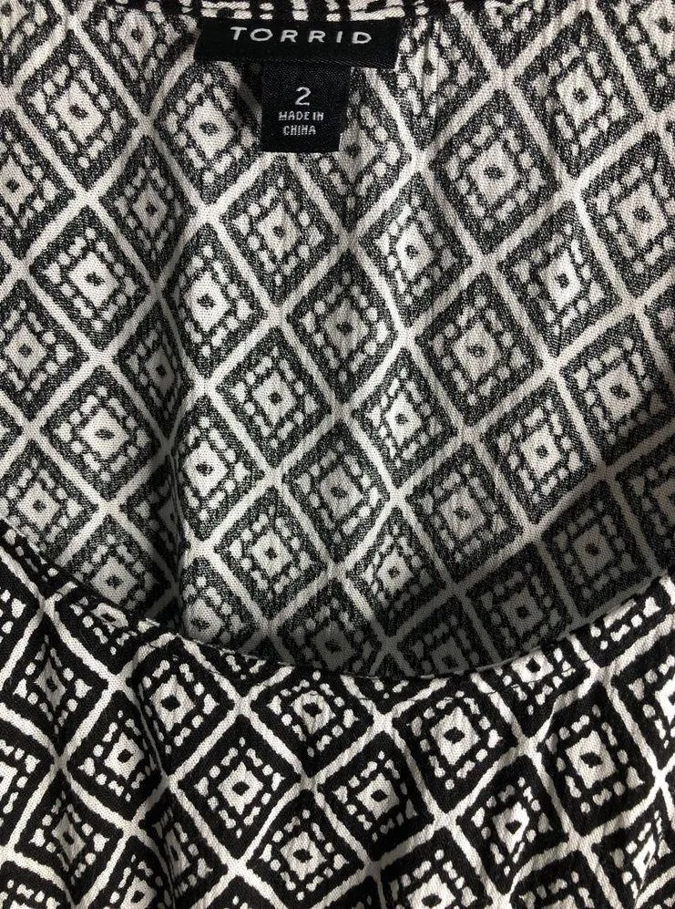 3/4 Sleeve Gauze Cold Shoulder Lace Detail Top - Image 7