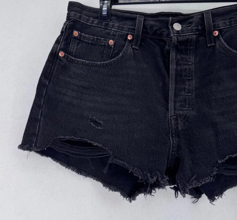 Levi’s Black High Rise Distressed 5 pockets raw hem Denim Shorts W31 Size 31 - Image 2