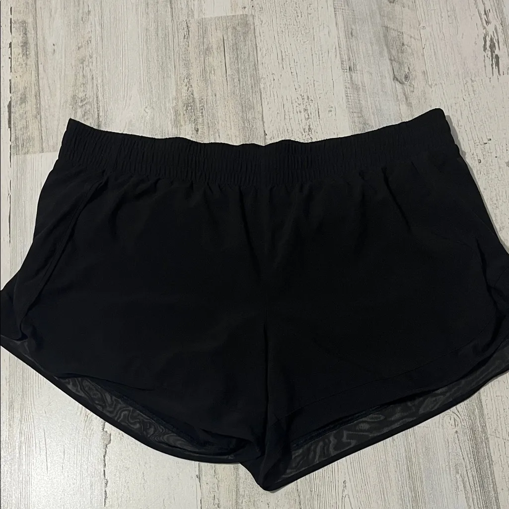 Athleta Mesh Racer Run 4” Shorts Size XL - Image 6