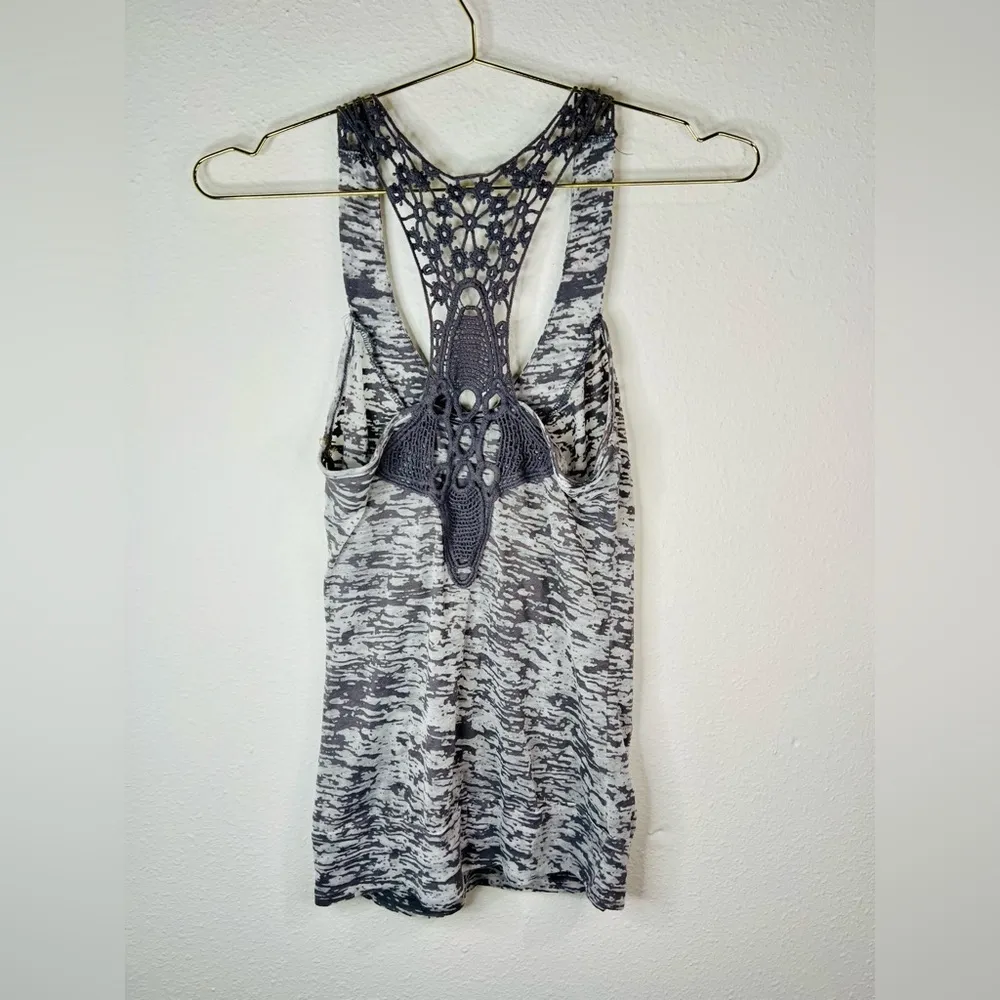 American Dream Grey Crochet Stitched Accent Tank Top Size Small - Image 5