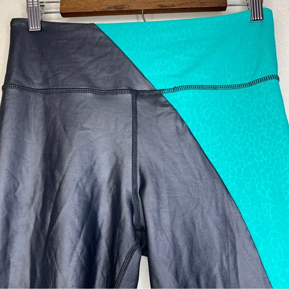 Zyia Active Jade River Stone Metallic Light n Tight
High Rise 7/8 Legging - Image 7