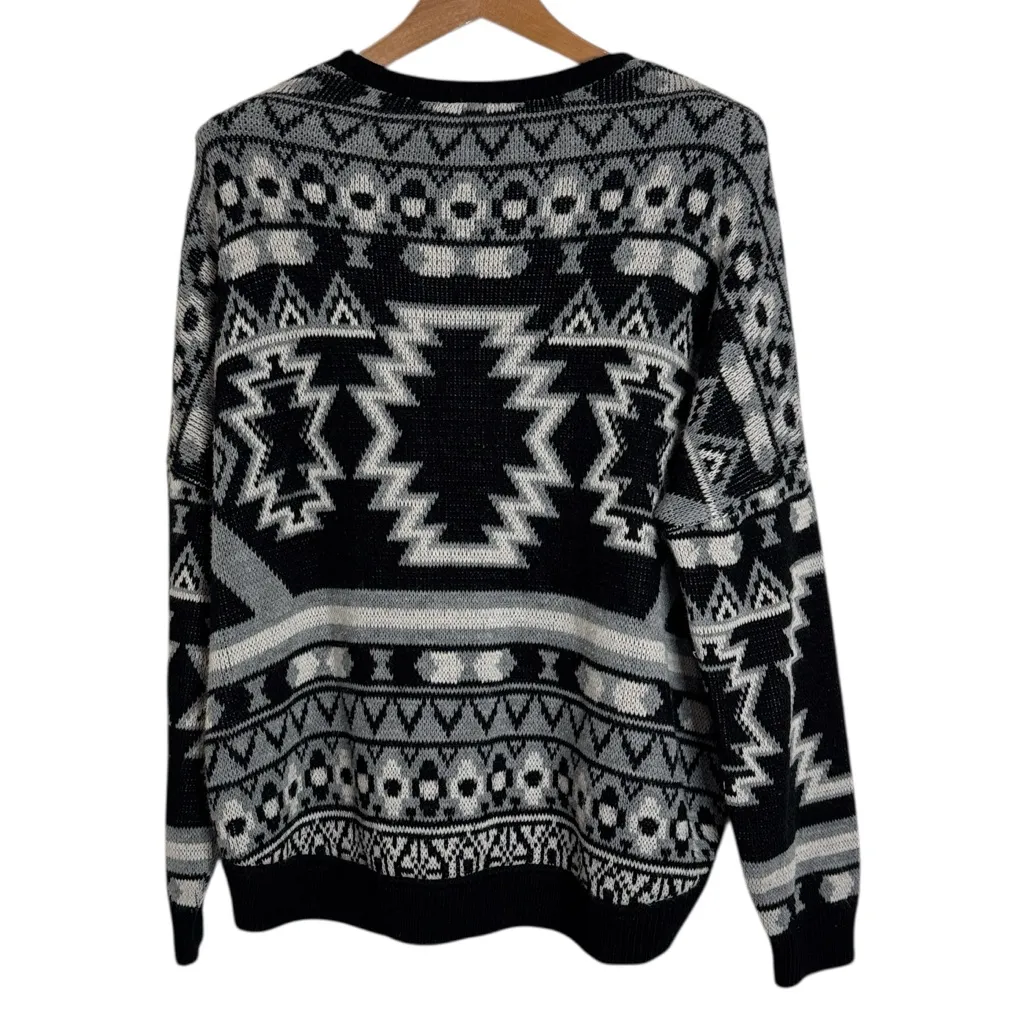 Urban Outfitters BDG Black and Gray Geometric Aztec Crewneck Hi-Lo Sweater sz S - Image 2