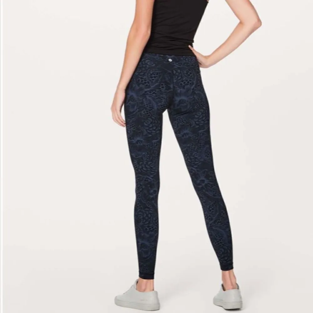 Lululemon Wunder Under Low-Rise Tight Luxtreme 28"
Nouveau Mach Blue Black - Image 3
