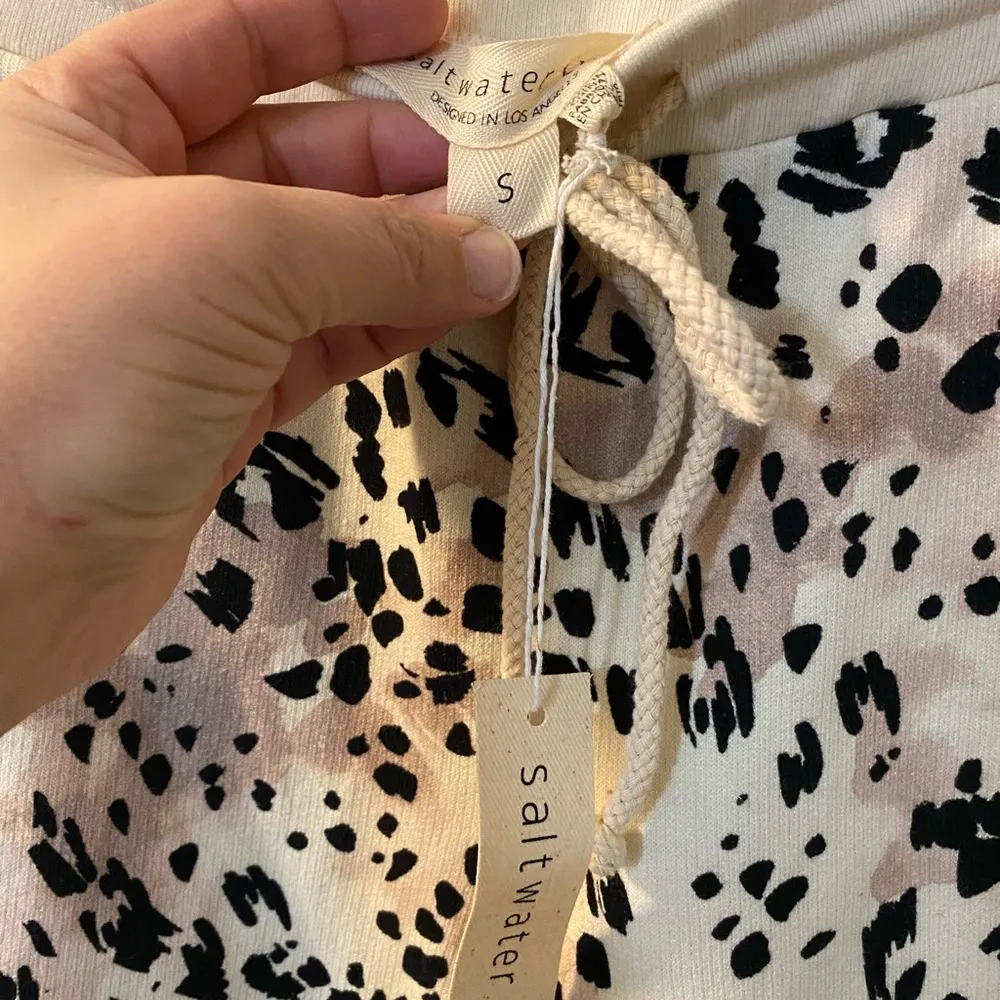 Saltwater Lux Landon French Terry Joggers animal print size small ankle cropped - Image 3