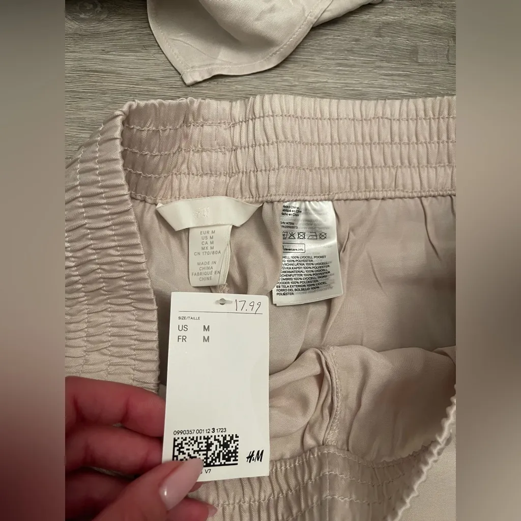 NWT H&M CREAM VISCOSE SHIRT AND SHORTS SET M - Image 10