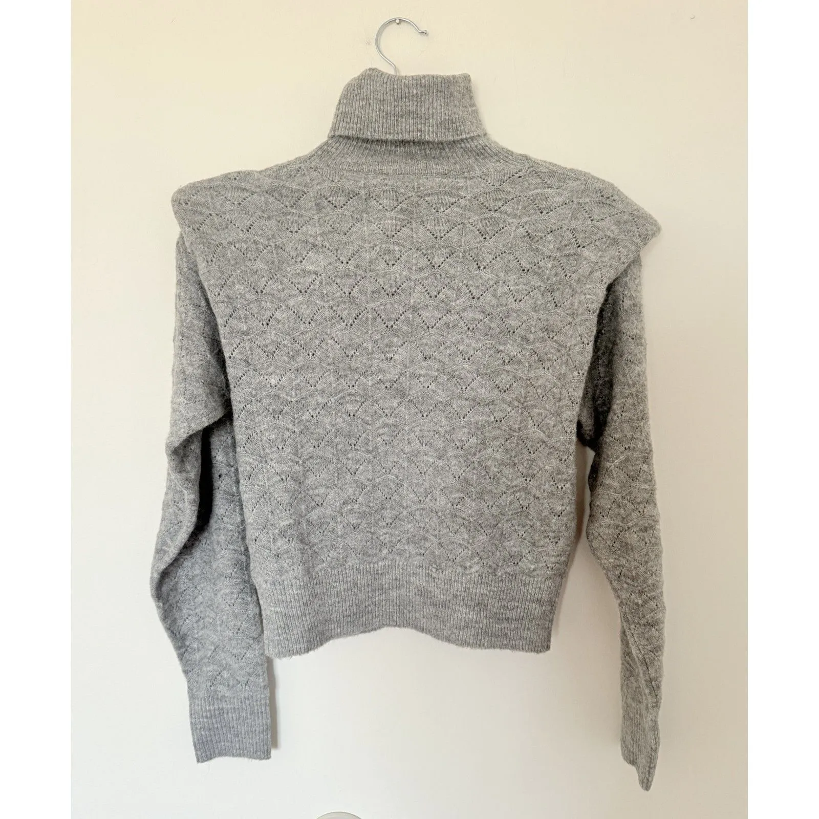 ASTR the Label Textured Turtleneck Wool Blend Light Gray Sweater Sz XS - Image 2