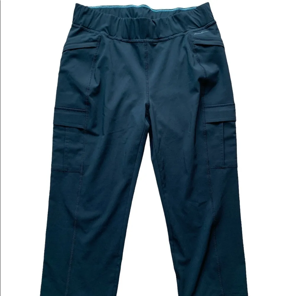 Eddie Bauer | Eddie Bauer Women's Cargo Cropped Hiking pants - Image 2