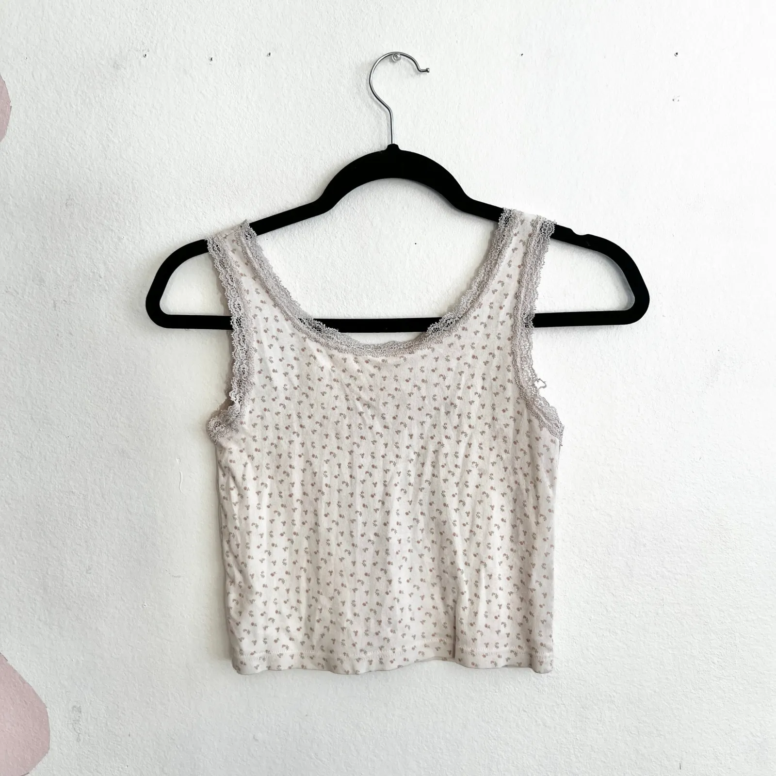 Brandy Melville Ivory Floral Cami Tank Top Bow Accent Lace Trim Cotton - Image 2