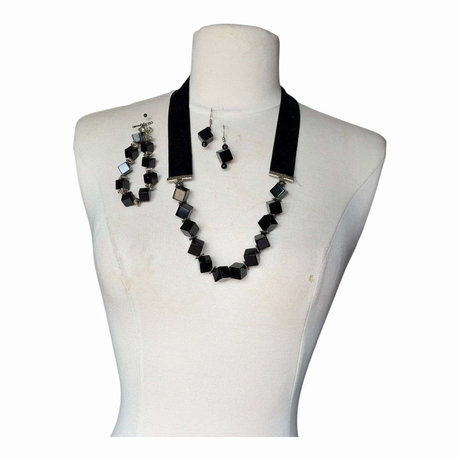 Handmade Velvet Ribbon Choker Square Lucite Beads Bracelet & Earrings Extra Bead Black - Image 2