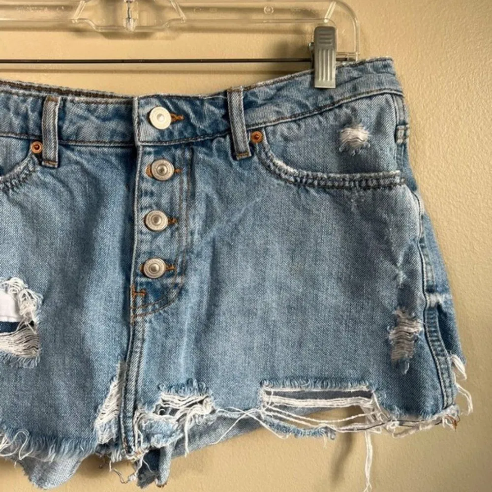 Zara size 6 denim shorts - Image 2