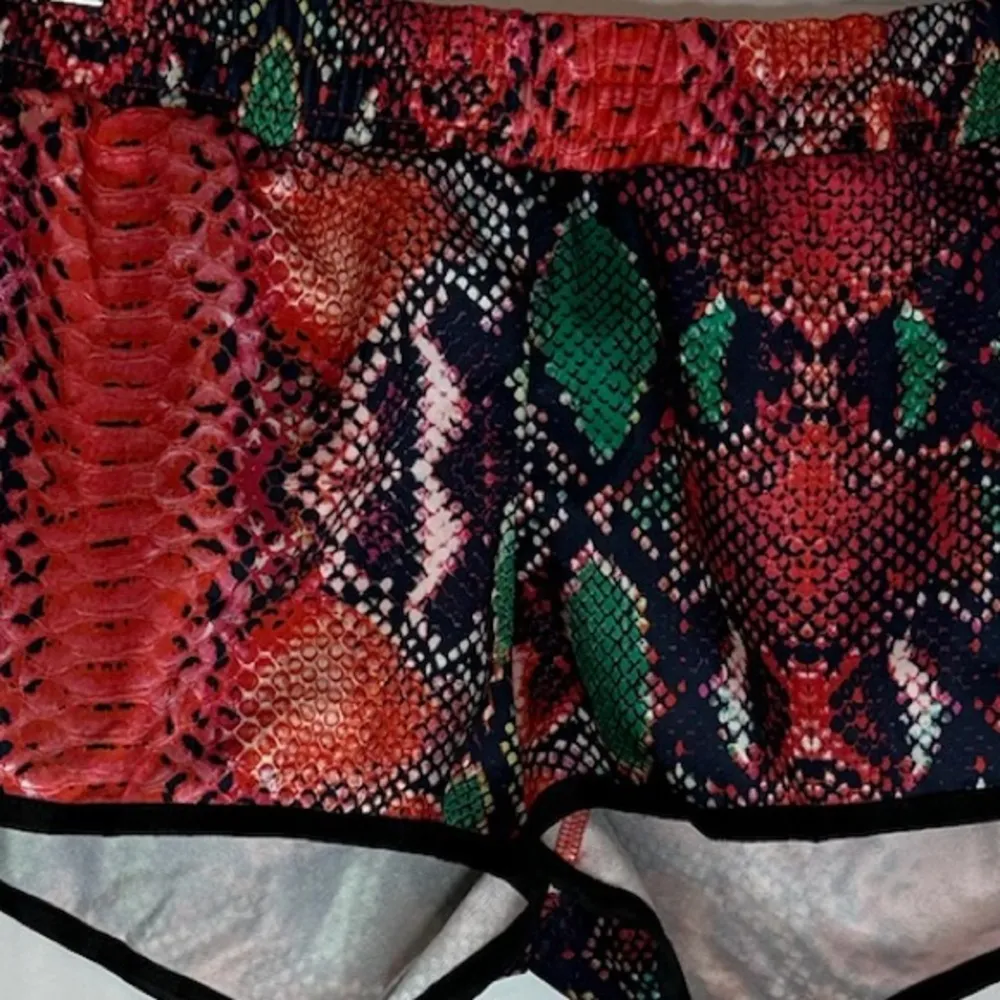 NWT  3 Stripes Snakeskin Print Rare LE Women's Running Shorts Medium - Image 9