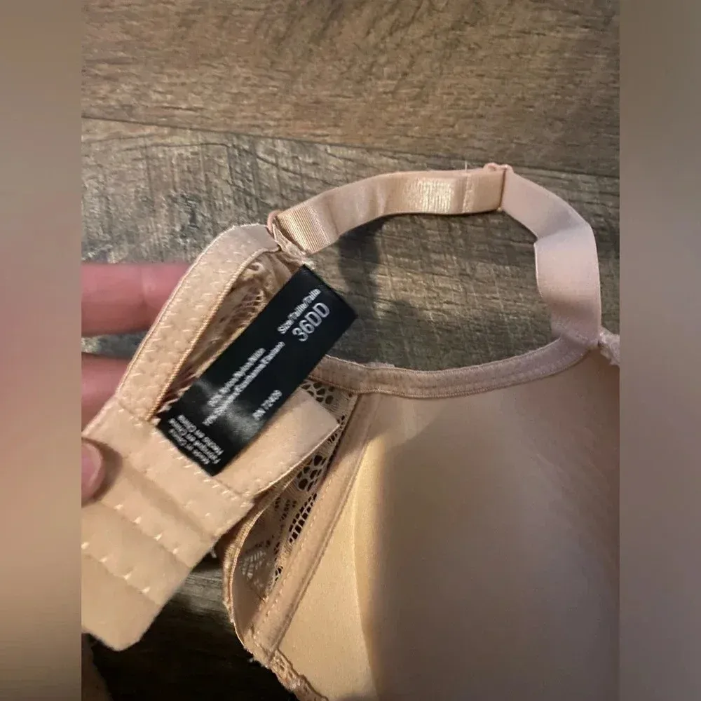 💕 2 For $10 Light Pink Lace Bra Size 36DD - Image 3