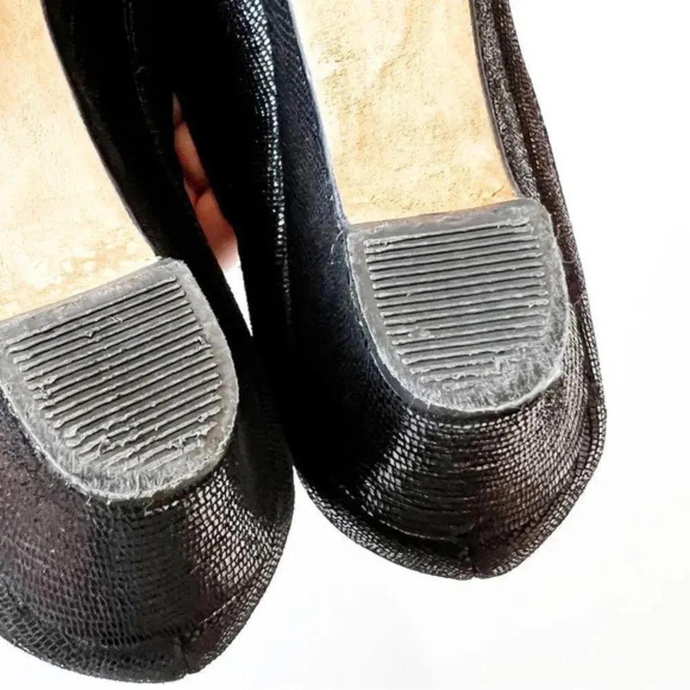 Van Eli Black Leather Embossed Peep Toe‎ Wedge Women’s Size 9.5 Retro Bombshell Black - Image 10