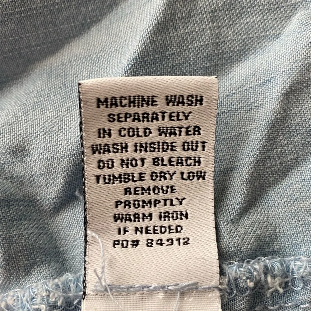 💥Celebrity Pink Light Denim Chambray Short Sleeve Button Down Lightweight Top M - Image 10