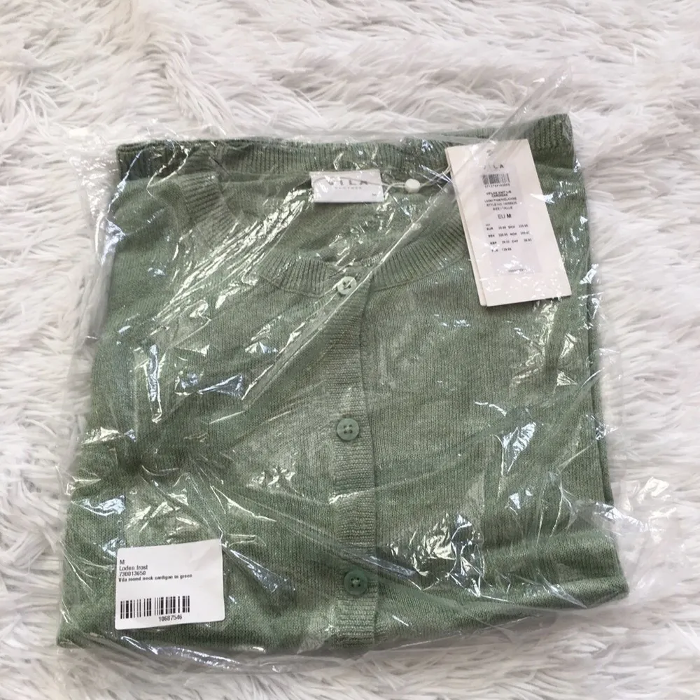 Vila Laden Frost round neck cardigan in green button down long sleeve Medium - Image 4