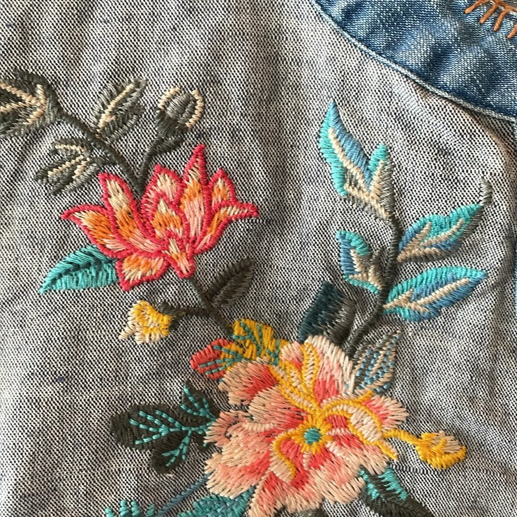 John Mark Embroidered Chambray top - Image 3