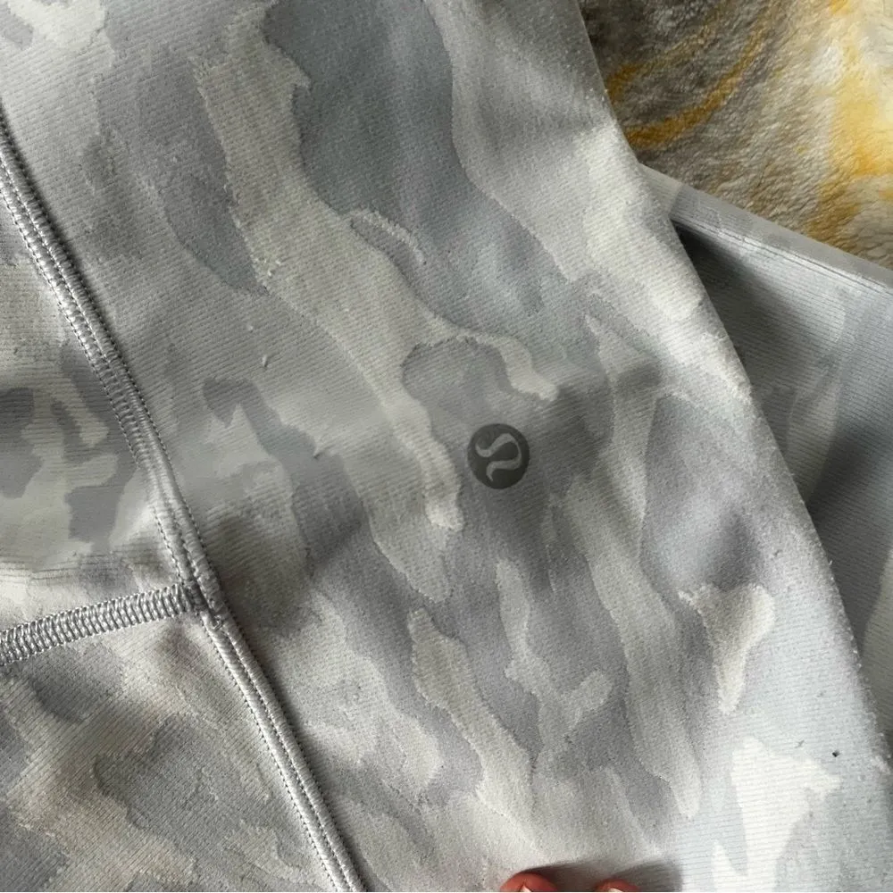 Lululemon wunder under white camo leggings size 8 - Image 4