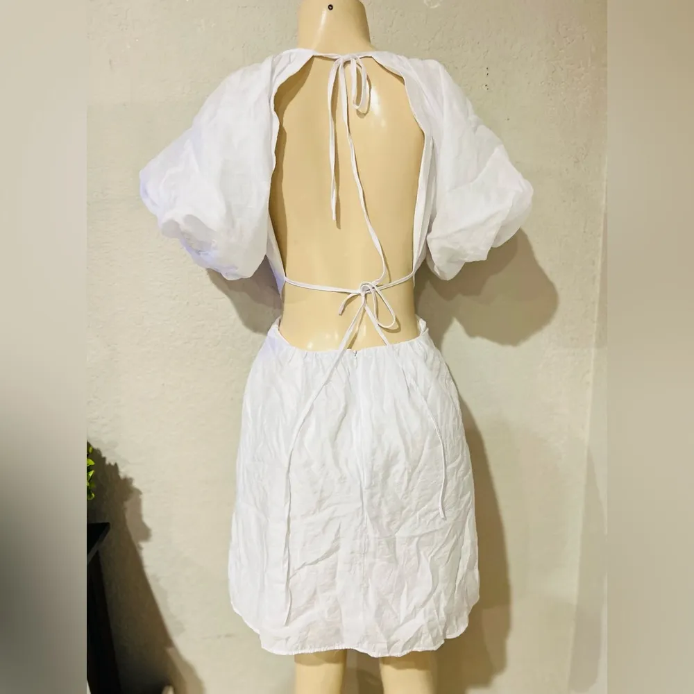 NASTY GAL collection White Puff Sleeve Backless Dress size 4 like new - Image 4