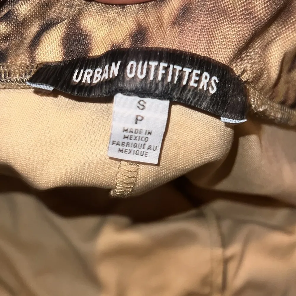 Urban Outfitters Y2K style Mini Leopard Print Skirt with Side Slit size Small - Image 3