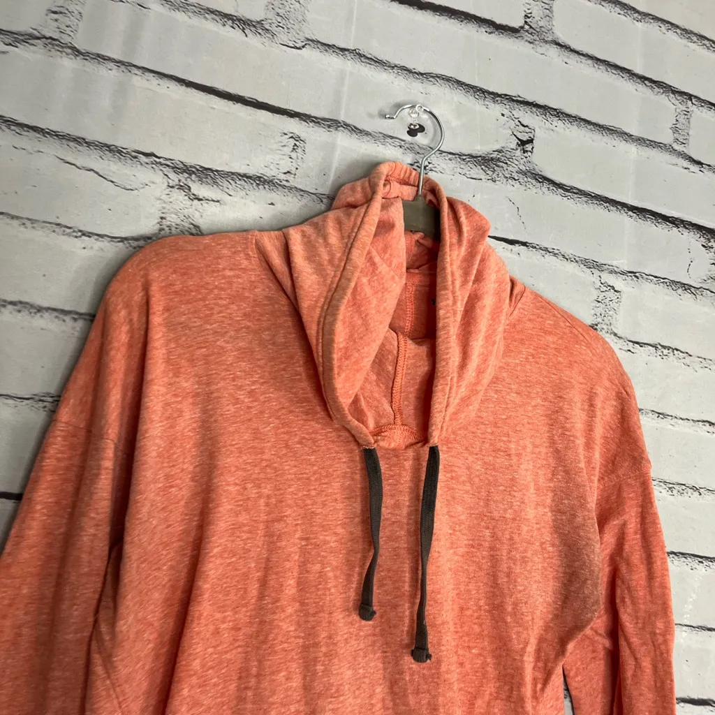 Under Armour Bubblegum Pink HeatGear Hoodie Pullover S/M Petite Athletic Running - Image 3