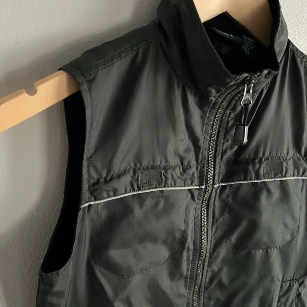 GAP Green Utility Nylon Vest Women’s Small Zip Up Reflective Trim Layer - Image 3