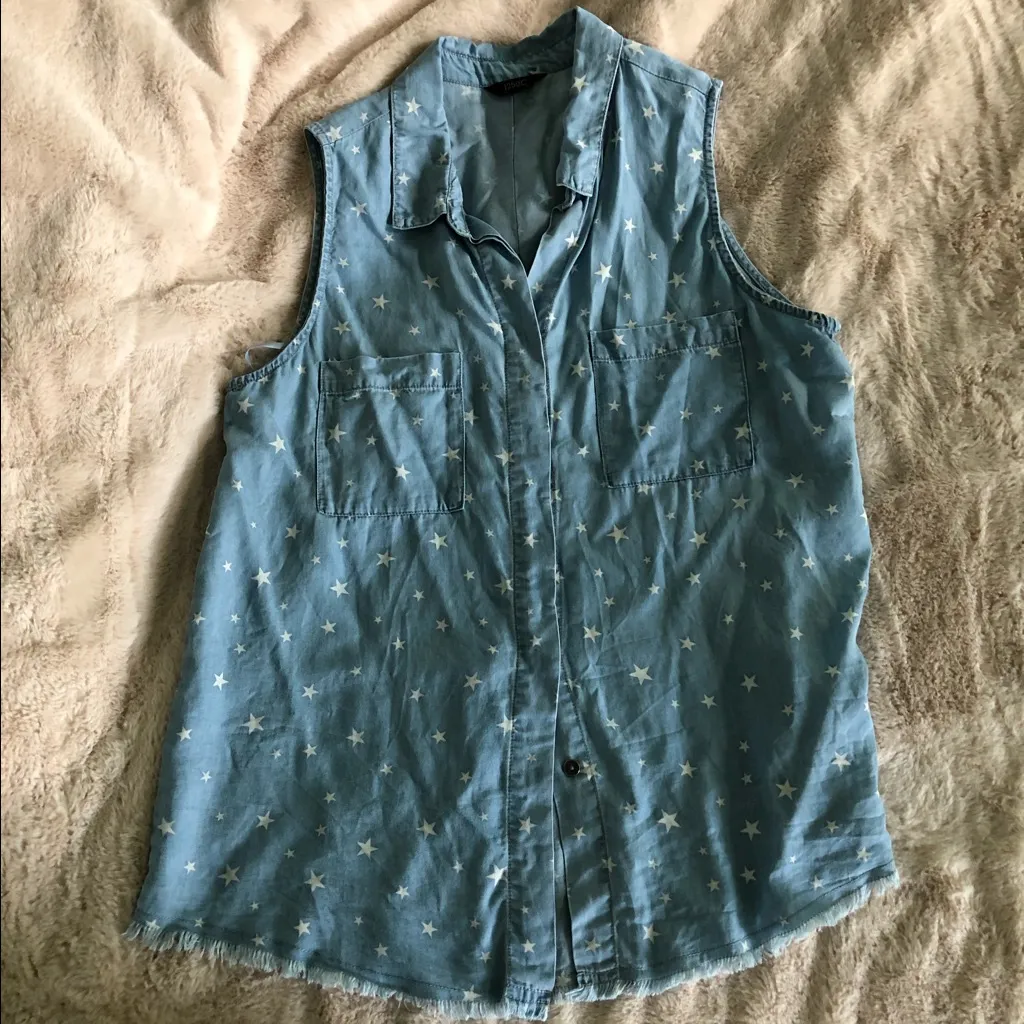 1250C Chambray Star Print Sleeveless Shirt Top Women's Size M‎ Frayed Hem Boho Blue Size M - Image 3