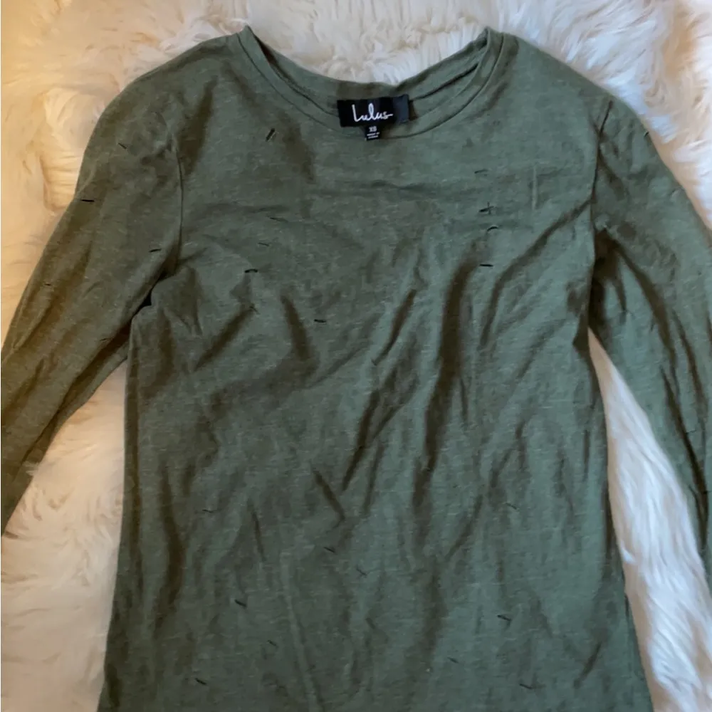 LULU’S CUTTING EDGE OLIVE GREEN DISTRESSED LONG SLEEVE TEE - Image 5