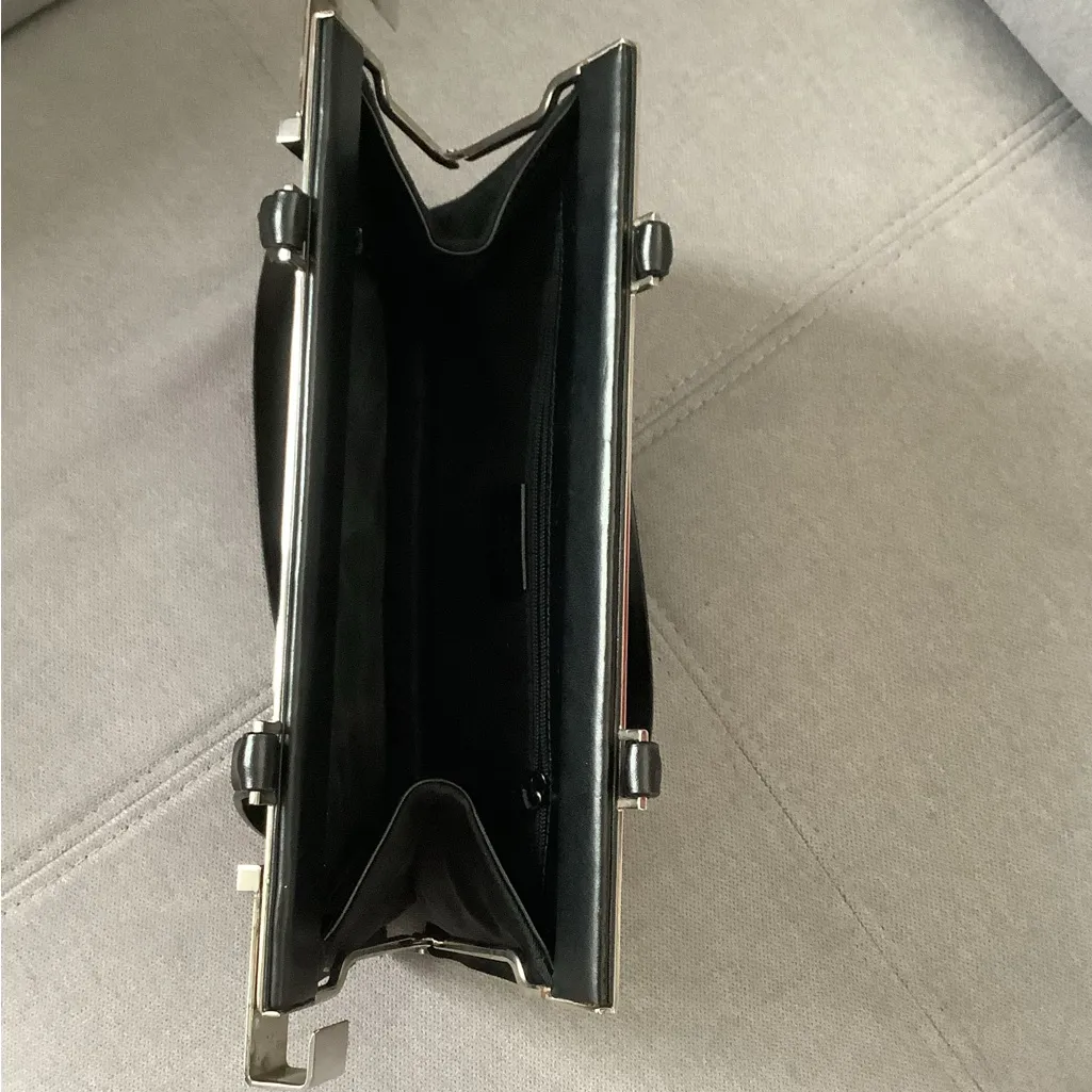 Authentic GUCCI GO OUT purse 👠💄🌹 - Image 6