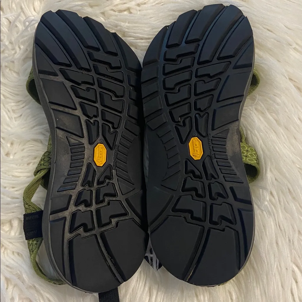 Chaco Black and Green Sandals size 9 excellent condition see all photos - Image 7