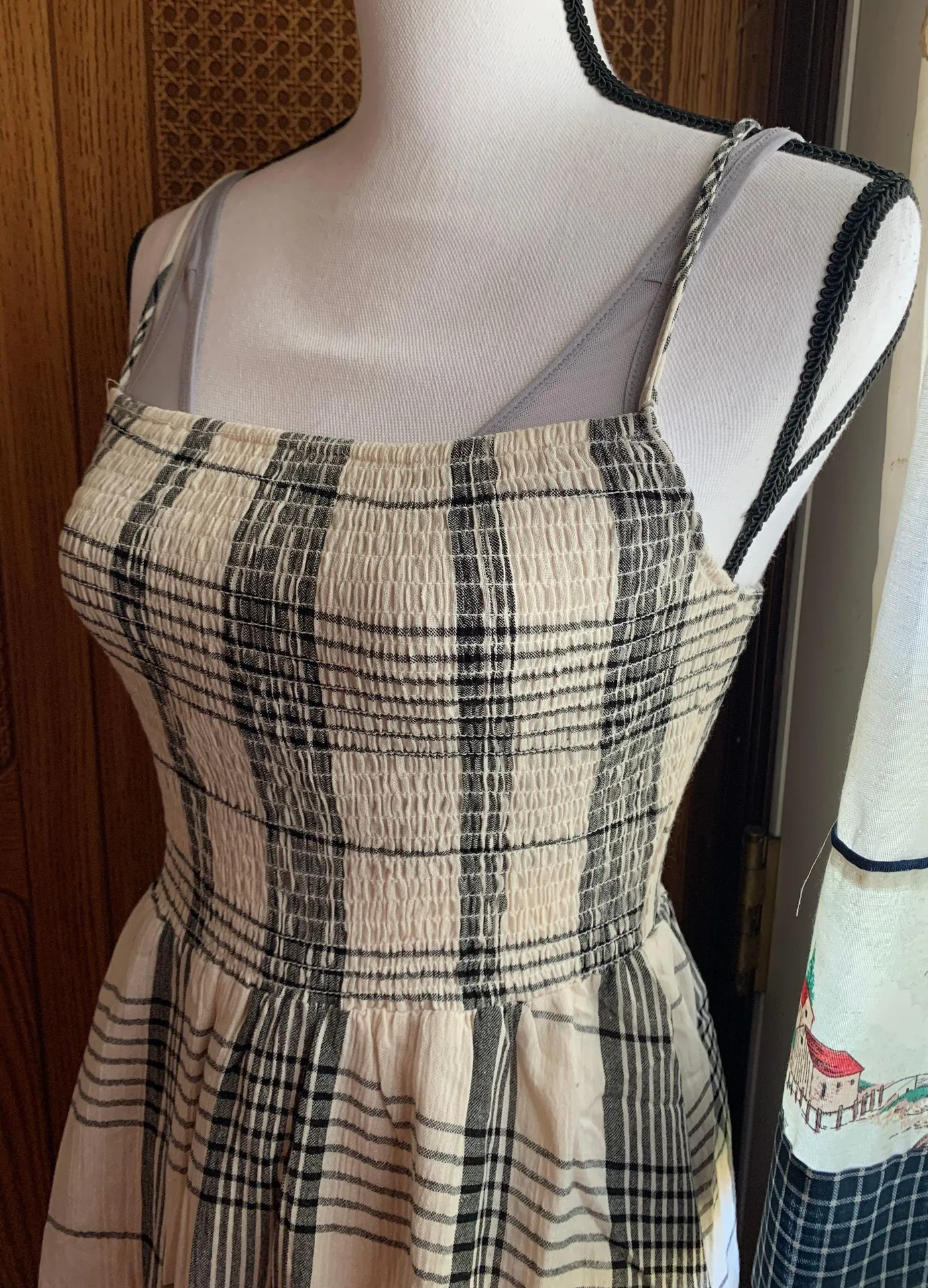 Forever 21 Beige And Black Dress - Image 5