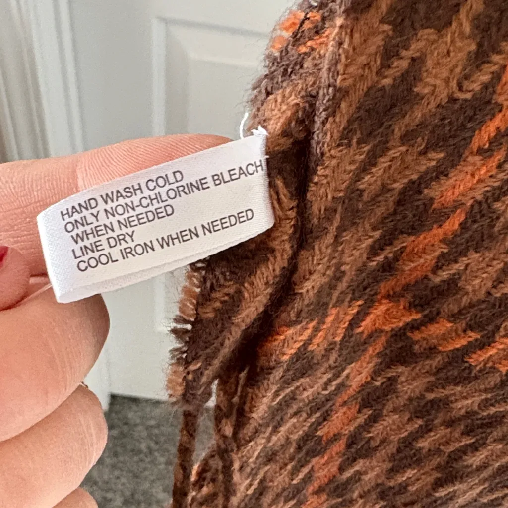 Classic Chic NWT Dark Academia Brown Houndstooth Scarf - Image 4