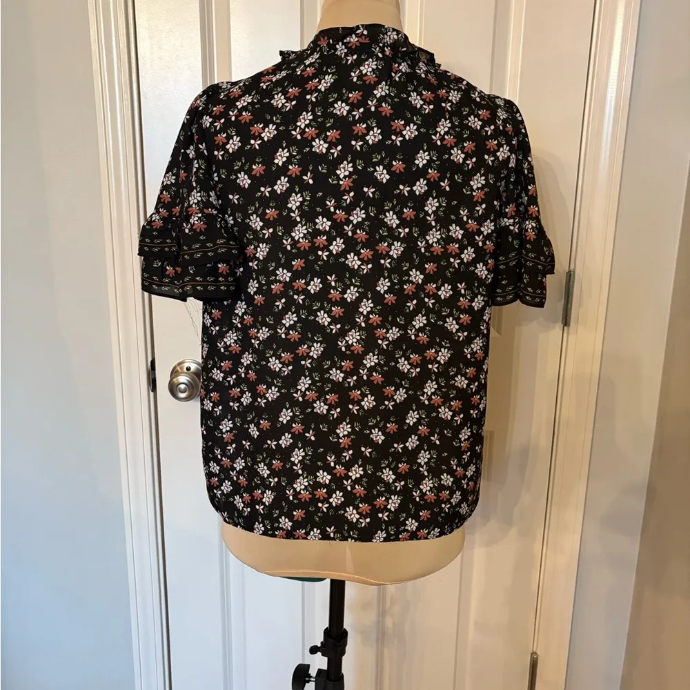 Max Studio Black and White Flutter Sleeve Blouse - Image 7