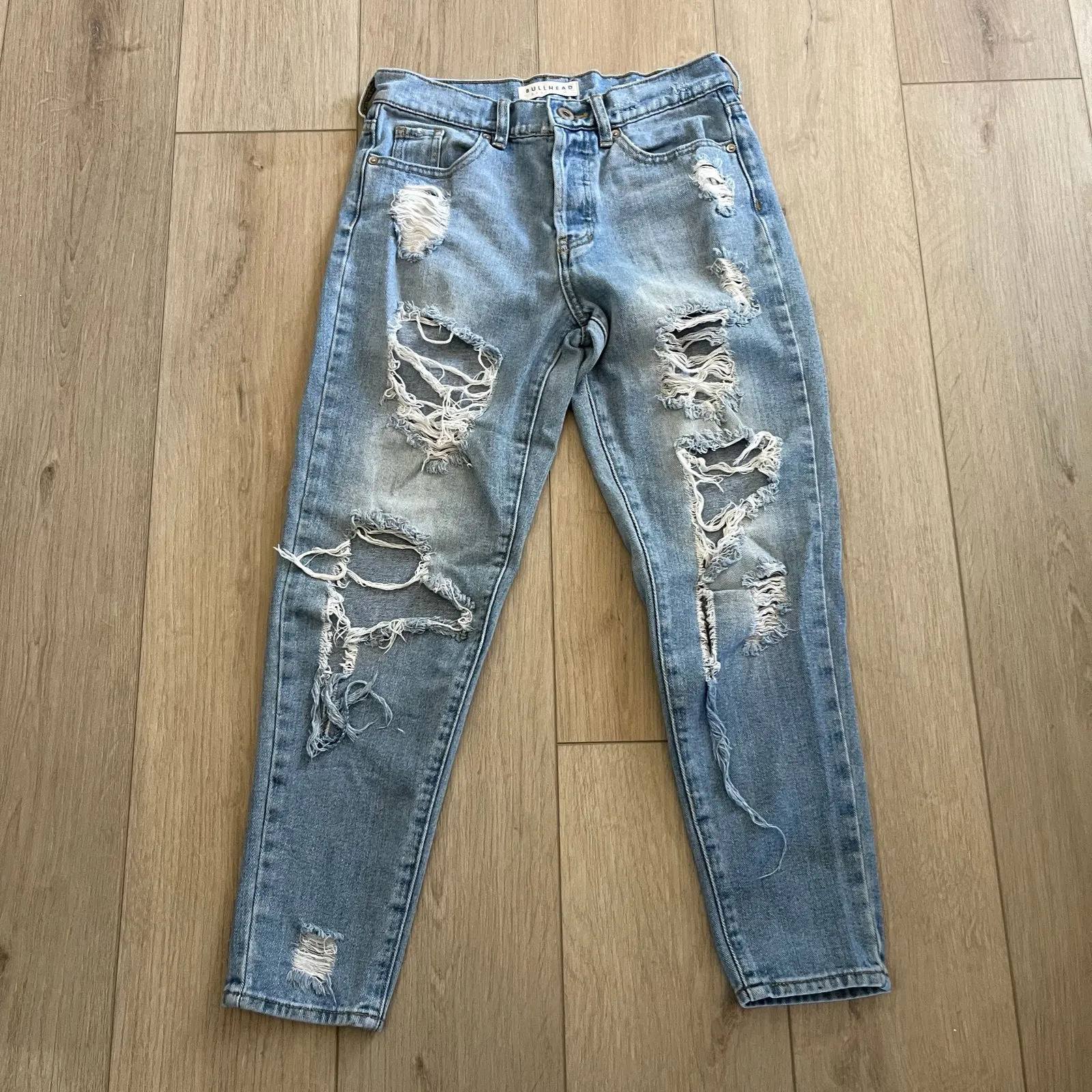 Bullhead Denim Co. Women’s Light Wash Distressed Boyfriend Jean Sz 3 Blue - Image 2