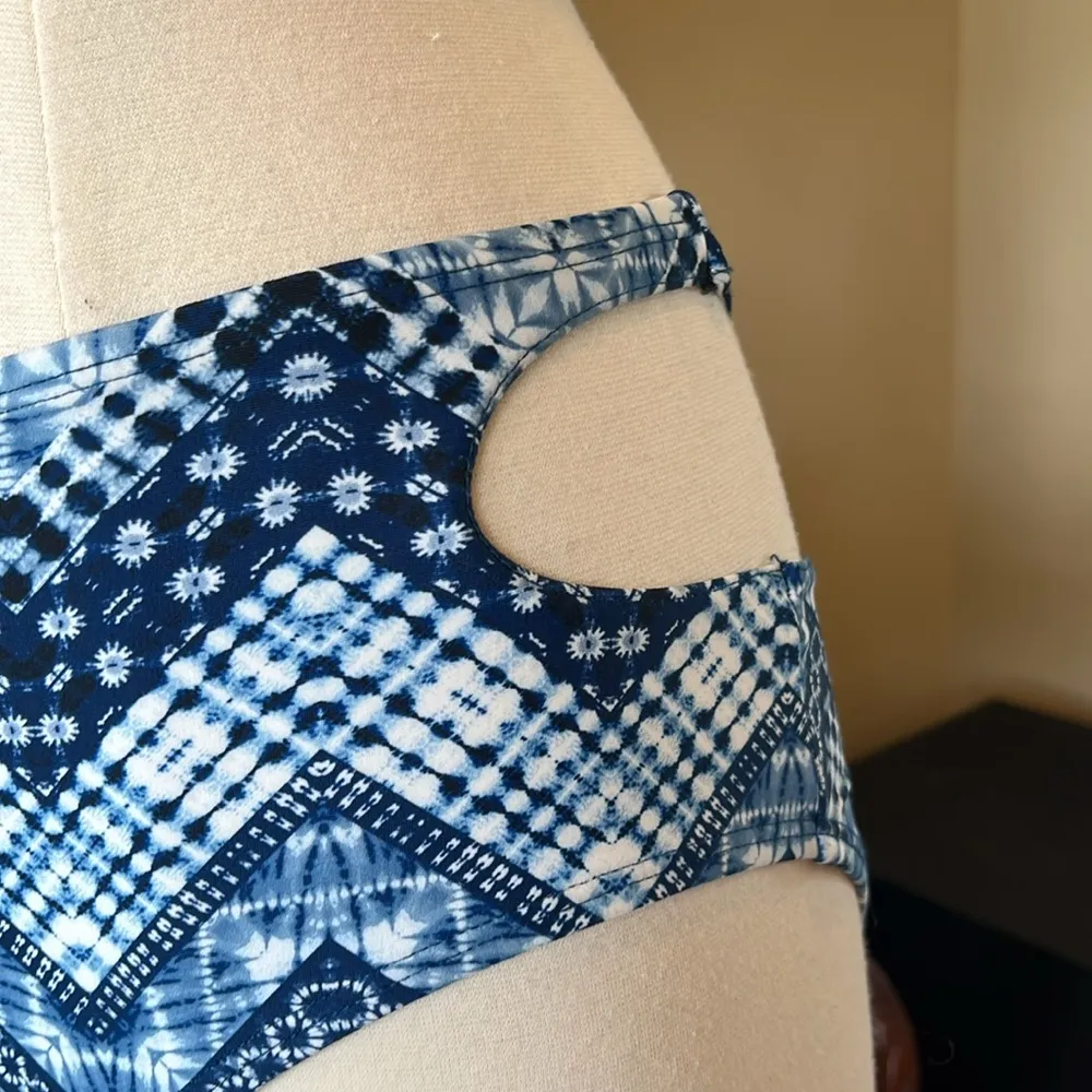 Blue Geometric Bikini Set - Image 6