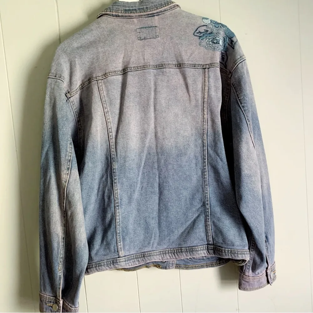 Universal Thread Pink Wash Denim Trucker Jean Jacket Floral Embellished Retro M - Image 3