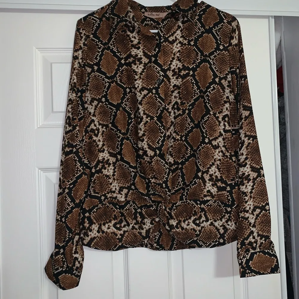 Never worn boutique top size medium - Image 2