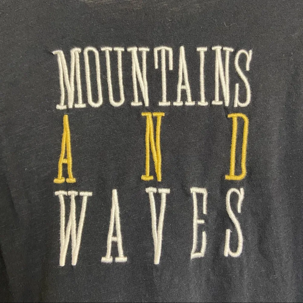 Roxy Mountain & Waves Next Vacation LS Top. Size Medium. - Image 6