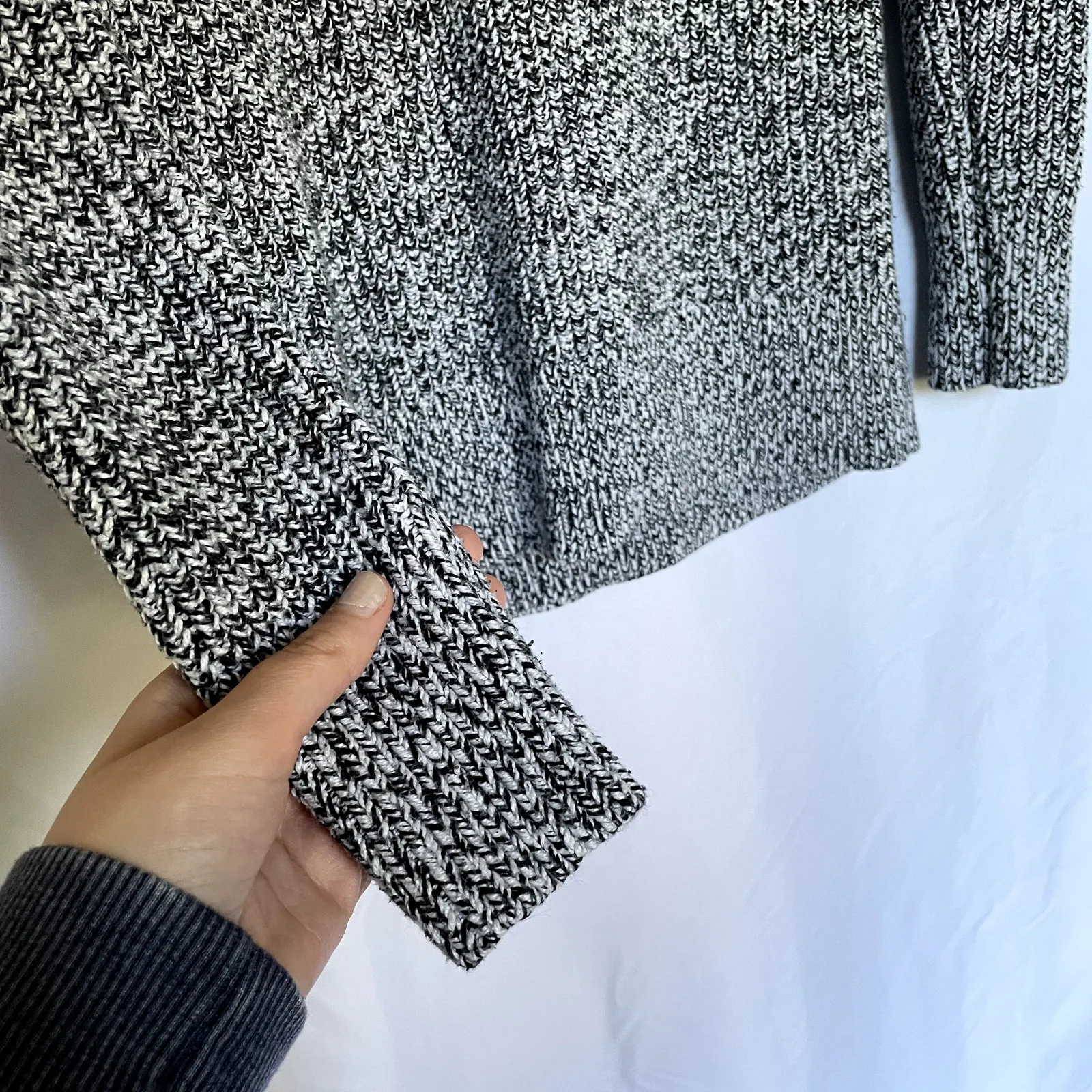 Abercrombie & Fitch black white knit turtleneck sweater women's size large - Image 5