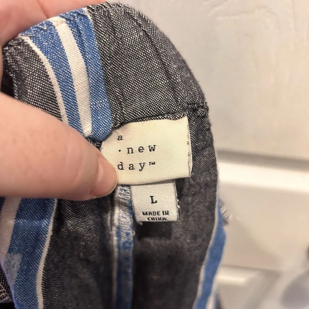 A New Day Women’s Grey White Blue‎ Striped  Casual Linen Blend Pockets Shorts L - Image 5