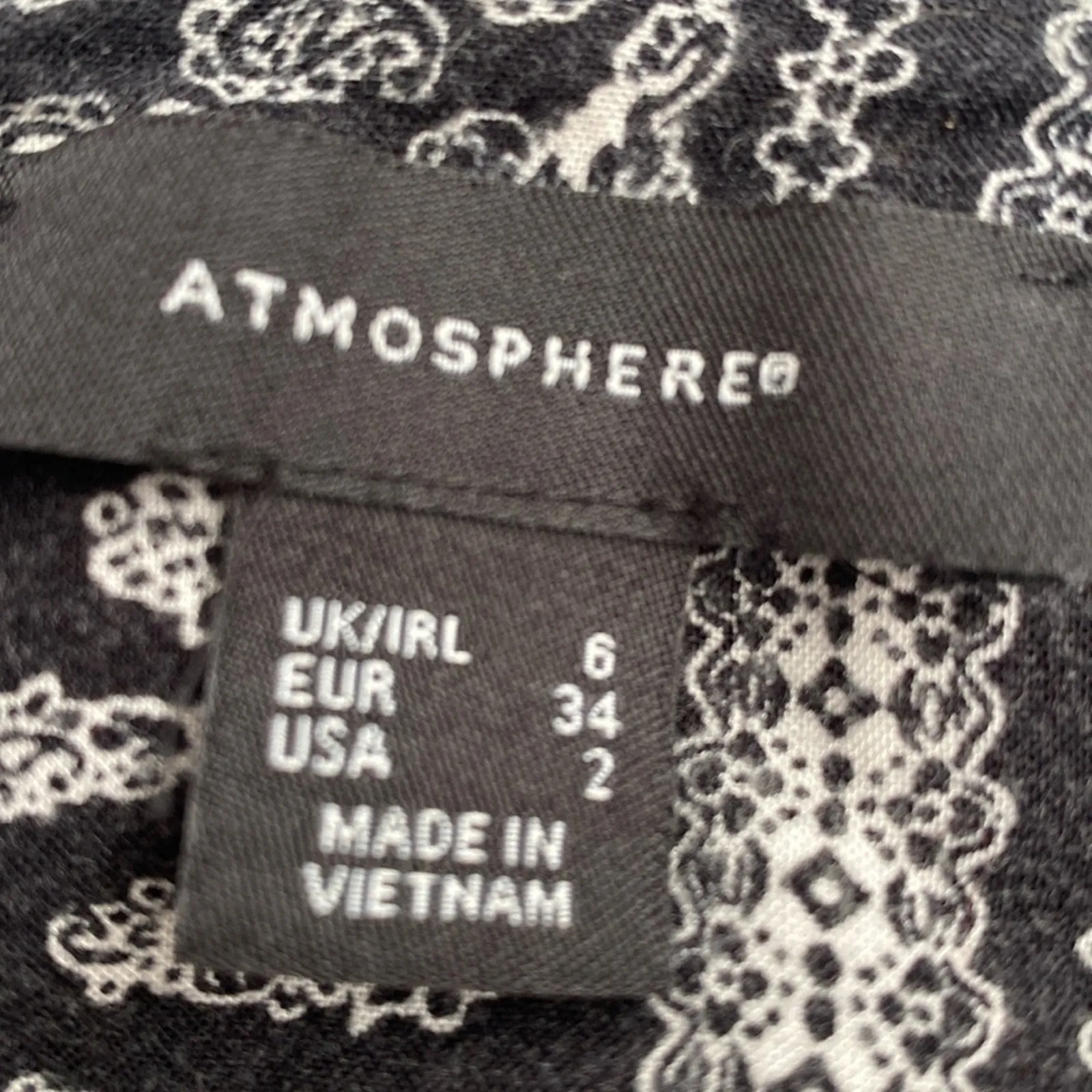 Atmosphere Black and White 3/4 Sleeve V Neck Shirt Size 2 - Image 6