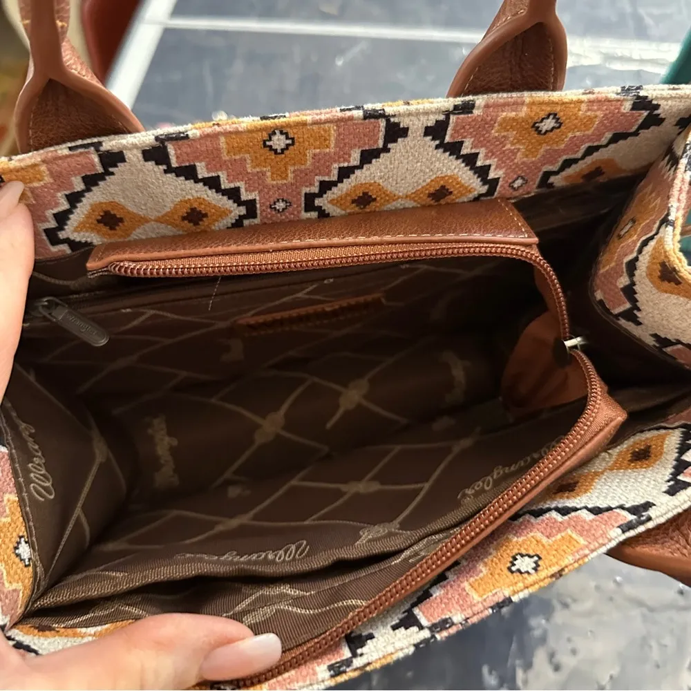 Wrangler Women's Beige and Brown Geometric Aztec Crossbody Top Handle Tote NEW - Image 4