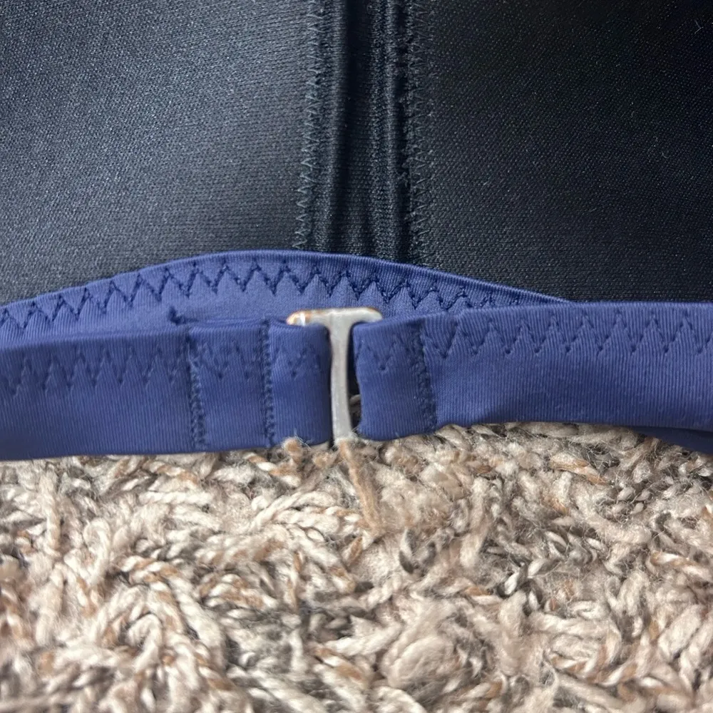 Athleta Women's Royal Blue and Navy Bandeau Bikini Top Sz L No Straps - Image 5