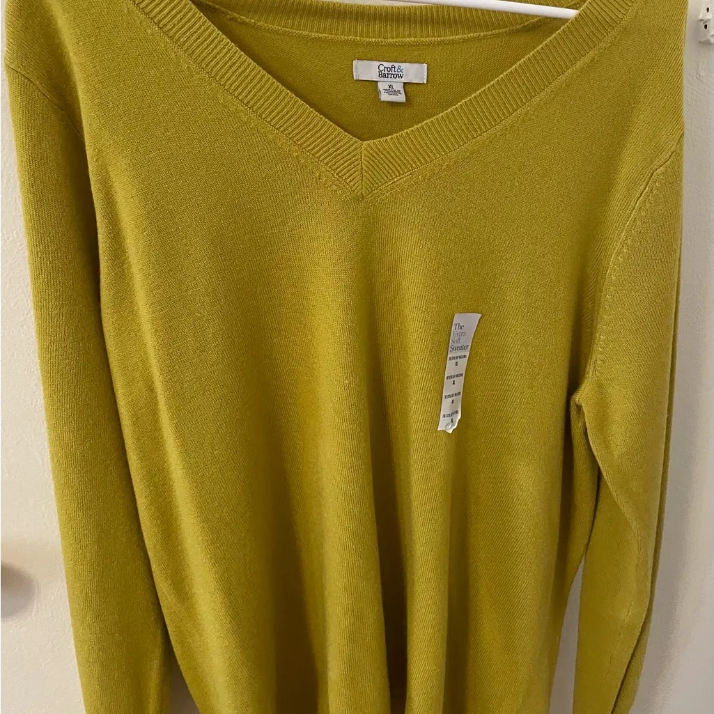 Croft & Barrow Women's Mustard V-Neck Sweater - Image 5